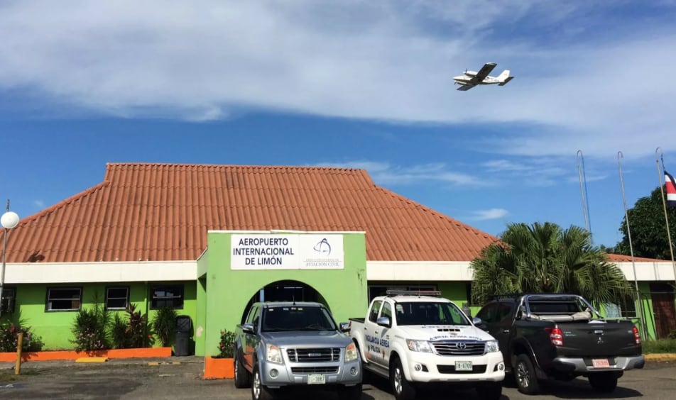 El Gobierno destinará aproximadamente USD 40.5 millones para modernizar el aeropuerto de Limón y ampliar su pista en unos 600 metros.