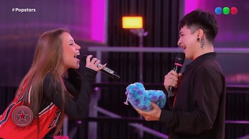 La pareja de la joven le regaló un peluche del personaje Sullivan como símbolo de apoyo para su carrera