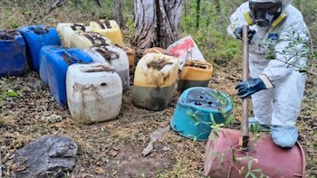 Algunos litros de precursor químico