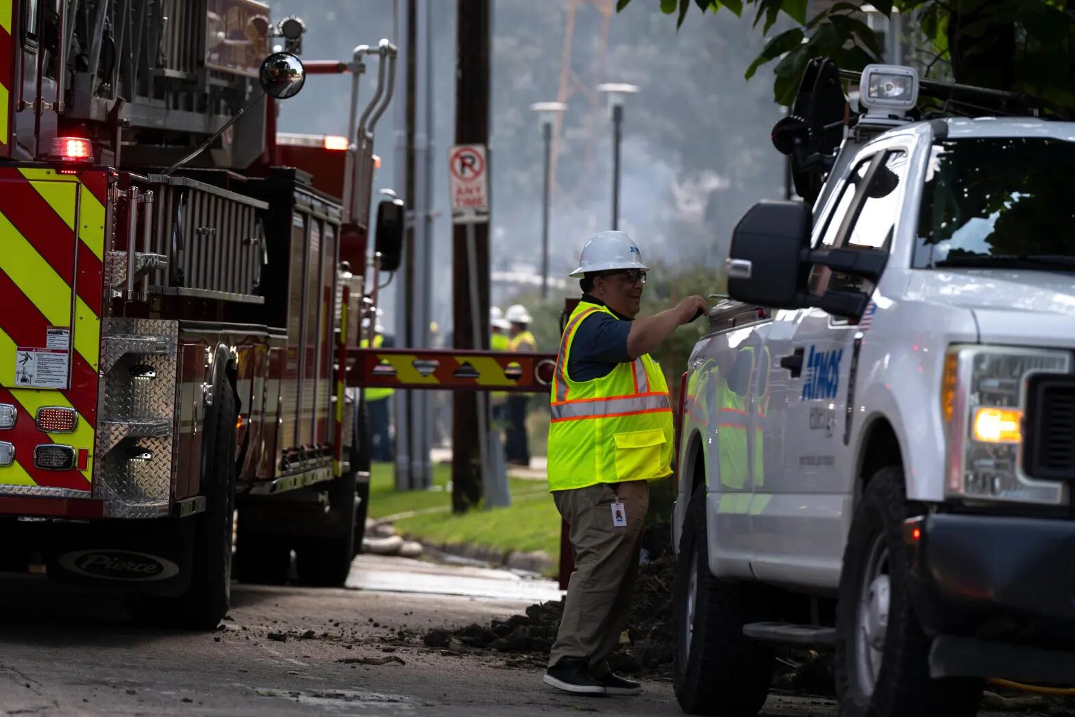 Atmos Energy, empresa responsable del suministro de gas, investigó la presunta causa del accidente tras daño en una tubería por un equipo de construcción ajeno