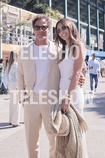 Pampita llevó un vestido largo