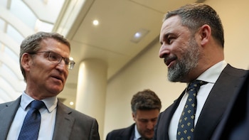 Vox acusa a Feijóo de liderar “ese clan gallego con prácticas de contrabandistas de ría” que intenta frenar su crecimiento