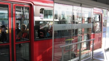 Pánico en bus de Transmilenio en el centro de Bogotá: grupo de delincuentes amenazó con cuchillo a los usuarios