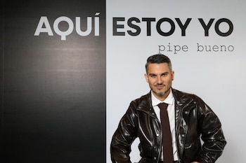En diálogo con Infobae Colombia, Pipe Bueno contó lo que hubo detrás de 'Aquí Estoy Yo', su más reciente trabajo discográfico tanto en lo creativo como en lo personal - crédito Paula Useche/Infobae Colombia