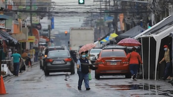 Pronostican lluvias de hasta 120 milímetros este sábado en varias regiones de Honduras