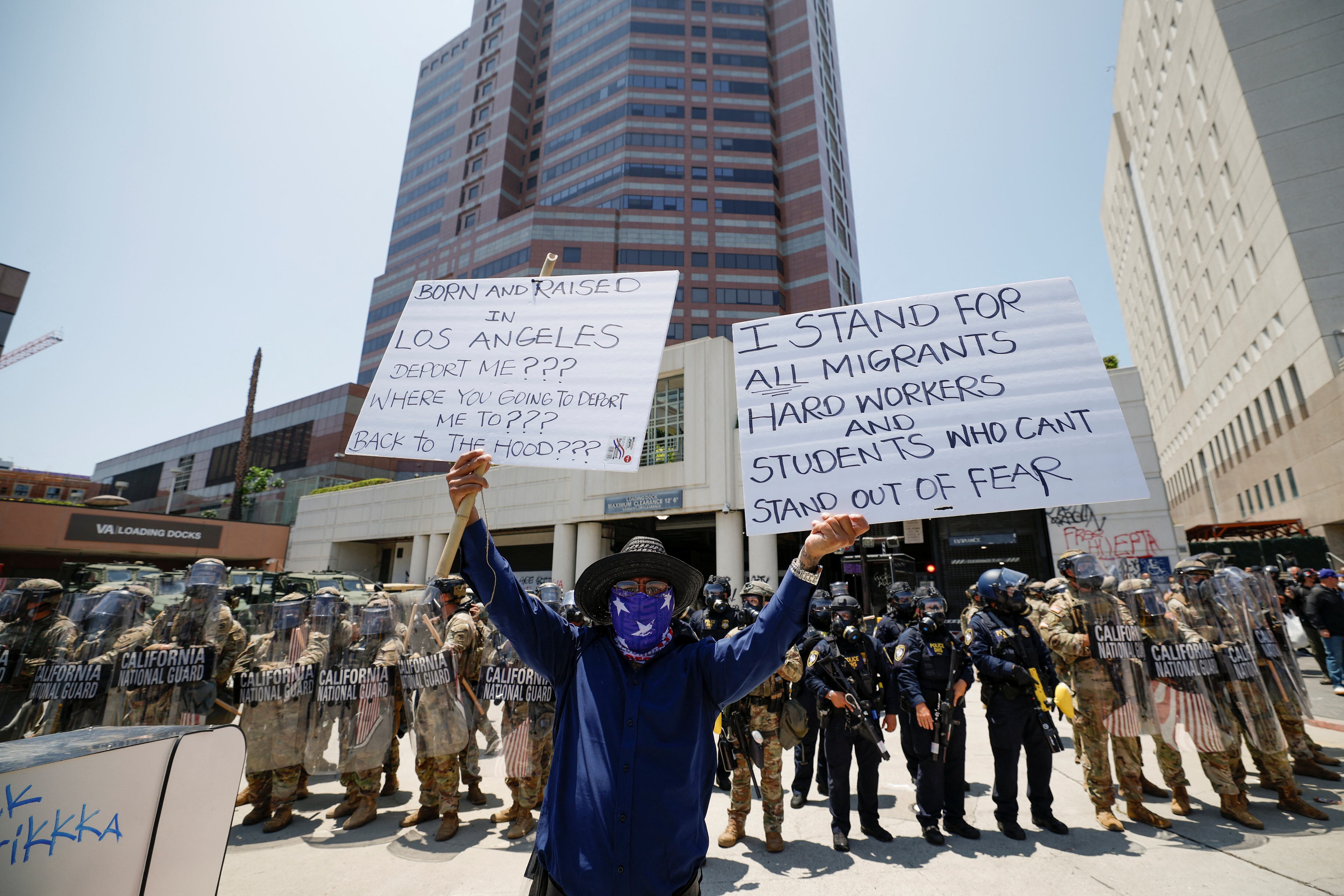 Miles de personas han protestado contra las redadas en California (REUTERS/Mike Blake)