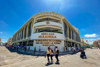 Comerciantes del mercado Hula Hula acceden por primera vez a servicios bancarios y pagos electrónicos./(Centro Histórico de San Salvador)