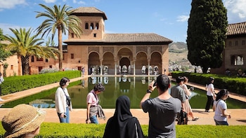 La Alhambra permanecerá cerrada esta tarde tras los nuevos terremotos y réplicas