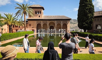 09/07/2025 Un grupo de turistas visita la Alhambra de Granada.
POLITICA
JUNTA DE ANDALUCÍA