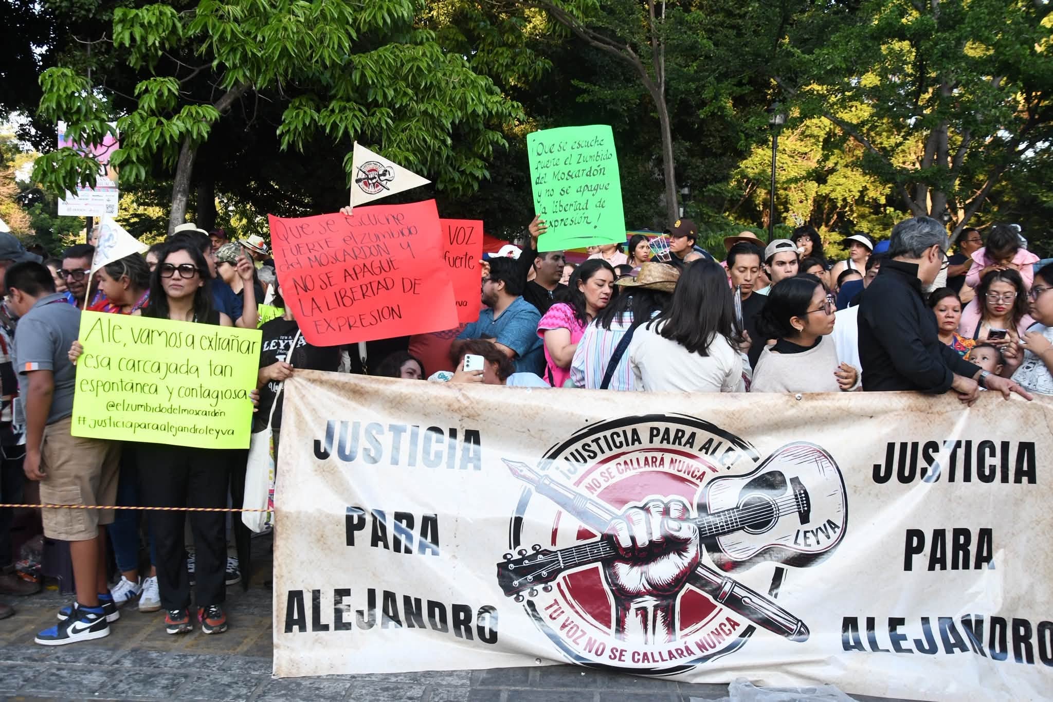 Protesta por el asesinato de Alejandro Leyva llegó a la Guelaguetza: familiares denunciaron acoso de grupos de choque
