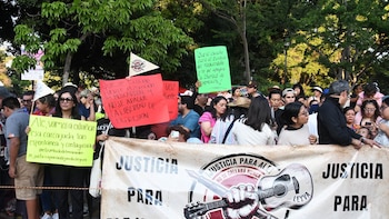 Protesta por el asesinato de Alejandro Leyva llegó a la Guelaguetza: familiares denunciaron acoso de grupos de choque