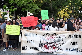 Familiares de Alejandro Leyva Aguilar denunciaron presuntos actos de intimidación por grupos de choque durante la protesta de este sábado. (Crédito: Facebook| Virgilio Luis)