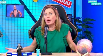 Leslie Stewart causa indignación con comentario.