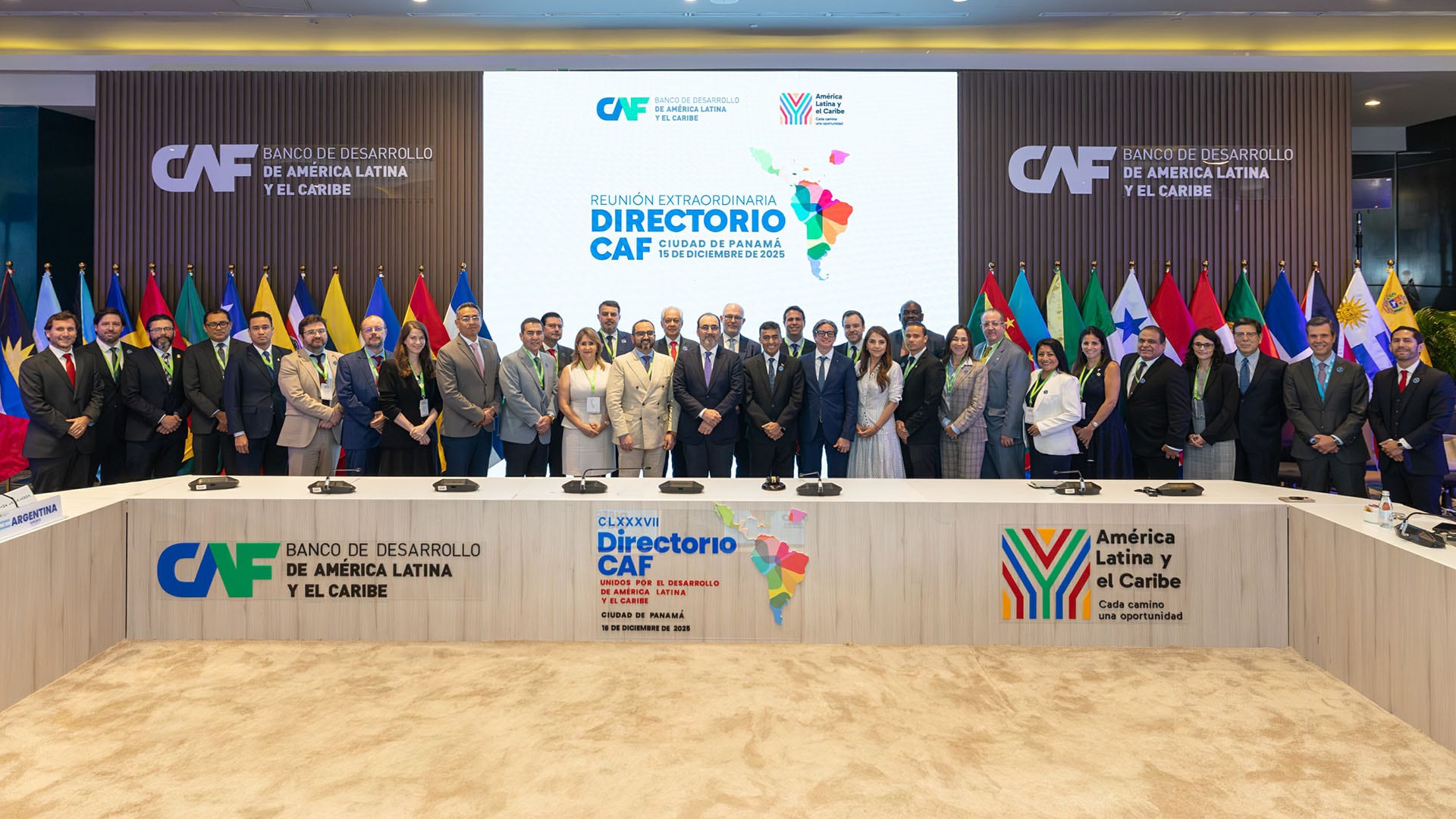 La reunión del directorio de la CAF que ratificó la continuidad de la gestión de Díaz-Granados y Asinelli