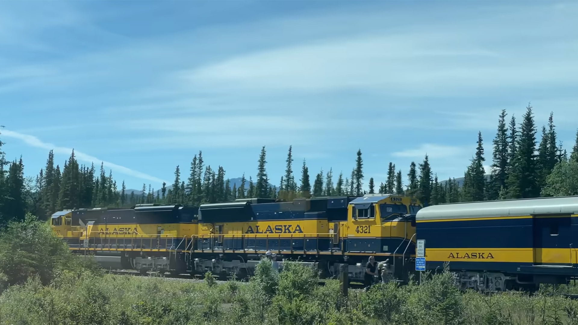 El “Expreso Polar” recorre paisajes gélidos y remotos a través del corazón de Alaska (Jeb Brooks)