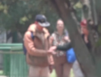 Para evadir los controles en Bogotá, los presuntos integrantes cambiaban de ubicación y ocultaban la droga entre árboles y bajo tierra - crédito Mebog