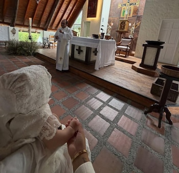 La ceremonia fue realizada en una iglesia tradicional - crédito María Jara / Instagram
