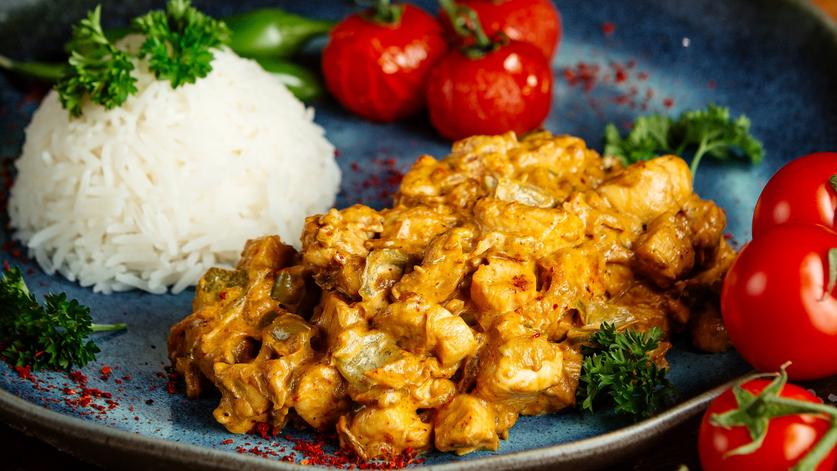 Receta de pollo con salsa de cacahuete con arroz (Magnific)