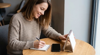 calendario - celular - costumbre - escribir a mano - tecnología - 14 de junio