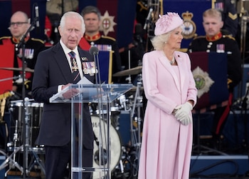 El rey Carlos III de Gran Bretaña y la reina Camilla (Andrew Matthews/REUTERS)