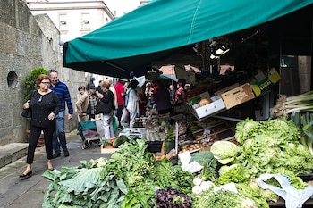 Mercado de Abastos en Santiago de Compostela, Galicia. (Wikimedia/Xosema)