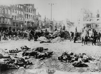 Alcanzados por las bombas, aplastados