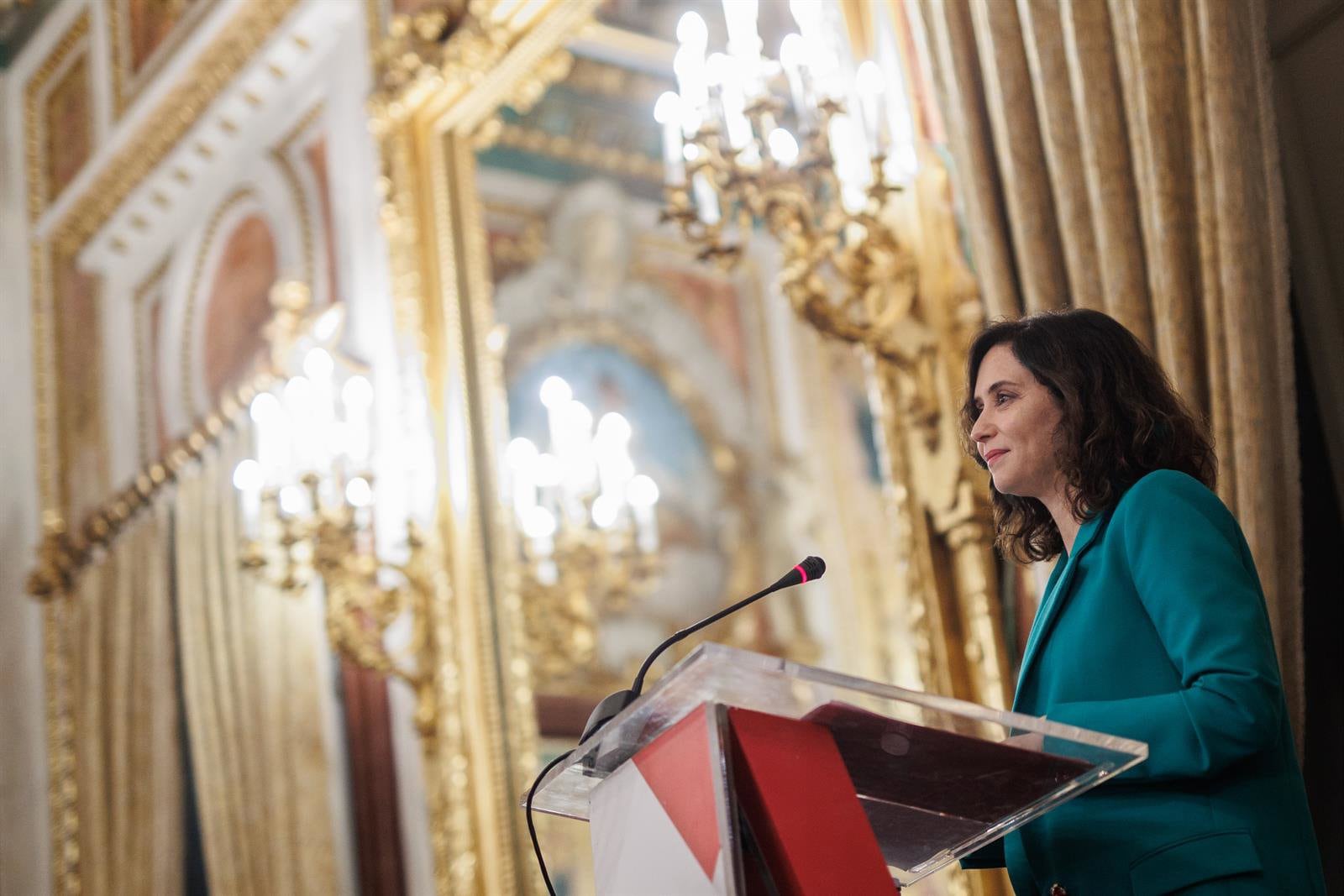 Ayuso pide no acostumbrarse a "quema de calles" en España por parte de "totalitarios" que no admiten "ideas diferentes"