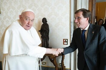 El papa Francisco y José Luis Martínez-Almeida (INSTAGRAM).