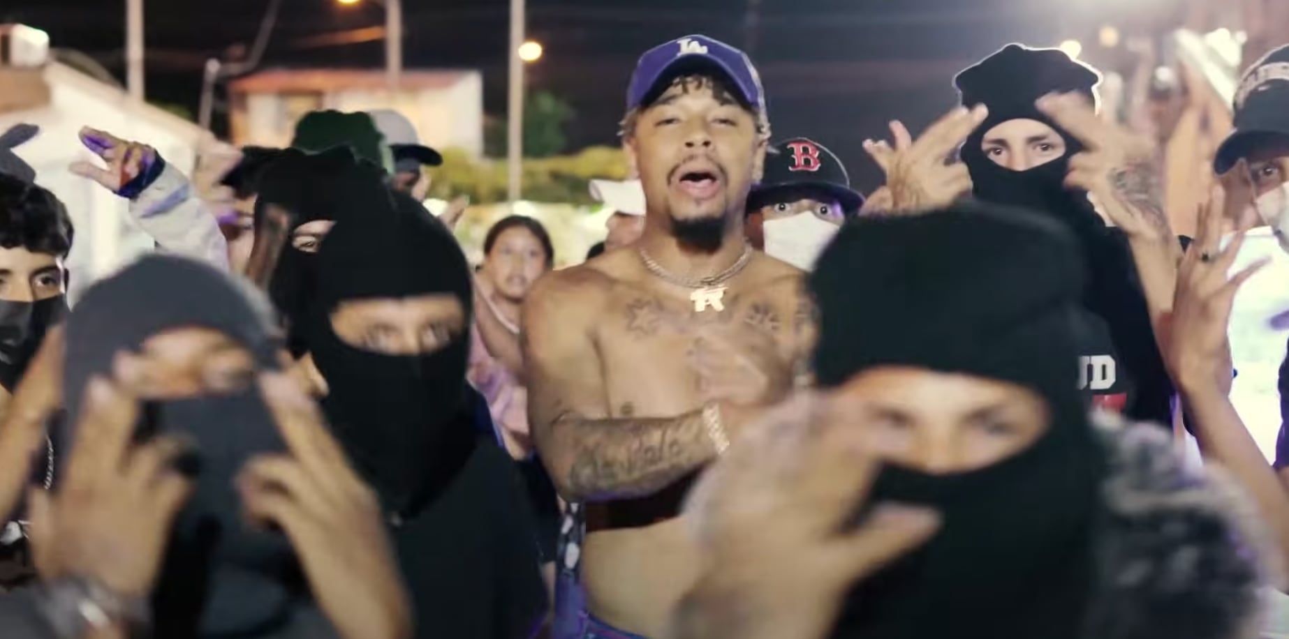 Las bandas criminales del Ecuador producen música y videoclips para difundir su estilo de vida, para mostrar su poder e infundir temor.
