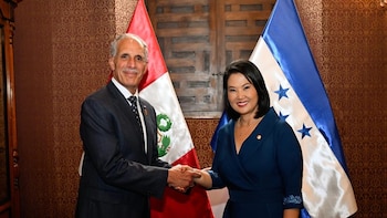Asfura felicita a Perú por su Independencia y destaca acercamiento con el gobierno de Keiko Fujimori