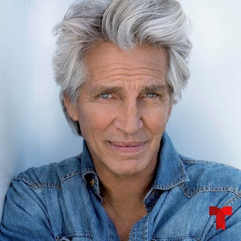 La distancia inicial entre Eric Roberts y Emma Roberts marcó una etapa compleja, matizada por ausencias debido a compromisos laborales
(@reinadelsurtv)