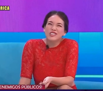 J. Benz menospreza o trabalho de Jazmín Pinedo e responde com raiva: “Quando quero liberar meu veneno, eu o libero”. Captação: Magaly TV La Firme.