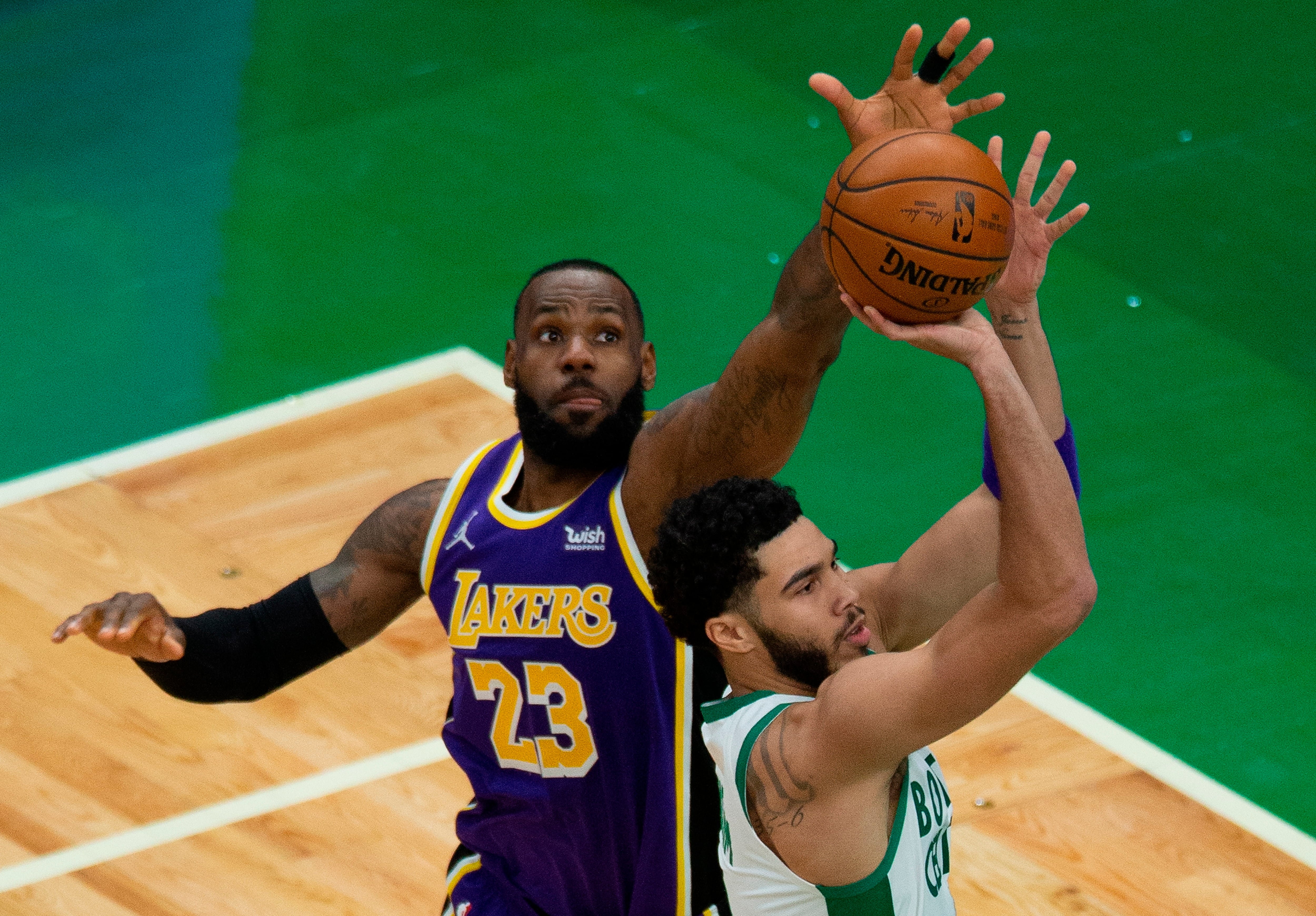 El sacrificio en la rutina y la disciplina diaria transformaron la perspectiva de Jayson Tatum sobre la importancia del entrenamiento físico profesional (EFE/Cj Gunther)