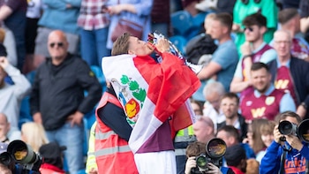 Oliver Sonne festejó el ascenso