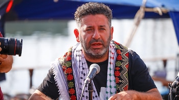 Un tribunal de Israel prorroga seis días la detención de dos activistas de la flotilla, incluido un español