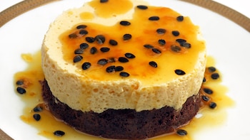 Receta Mousse de maracuyá con queque