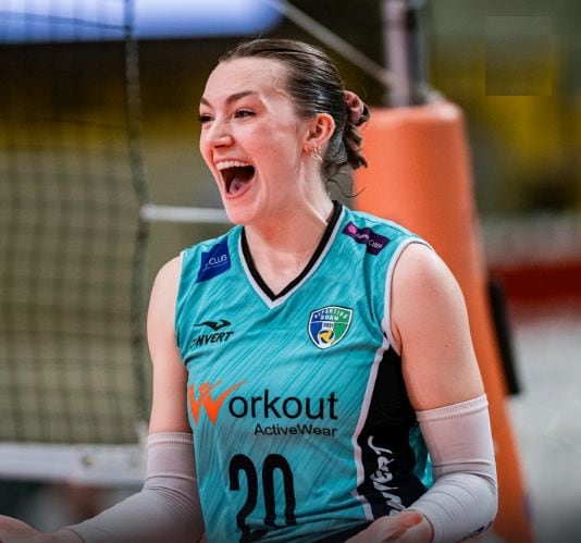 Allison Holland llega respaldada por una sólida trayectoria universitaria y un destacado rendimiento en la liga local, perfilándose como una central de alto nivel. (Instagram / Puro Vóley)