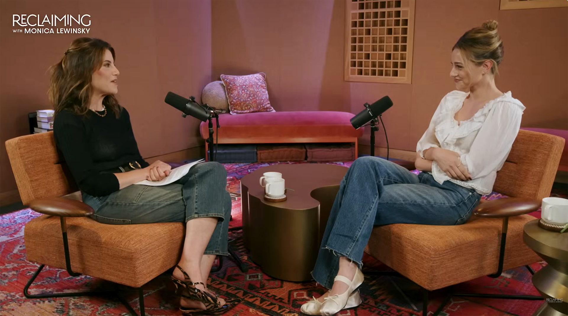 La exposición mediática distorsiona el mensaje personal y la vulnerabilidad de Lili Reinhart en su vida pública (captura de video)