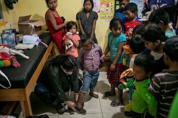 Sof�a Letona (i), fundadora de