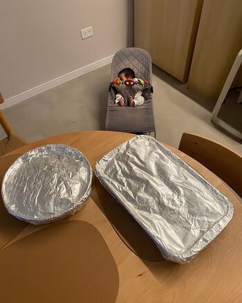 La hermana le envió dos