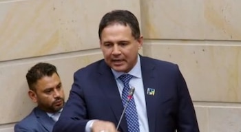 El senador del Centro Democrático asumió la Presidencia del Senado con un llamado a la independencia de poderes, la imparcialidad y el control político (Vía YouTube canal del Senado de Colombia )