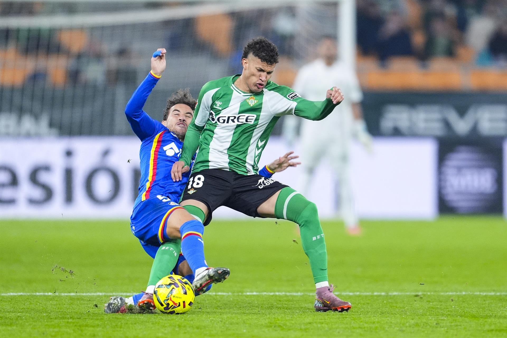 Nelson Deossa no destacó con el Real Betis y, luego de un año, volvería a América Latina - crédito Europa Press