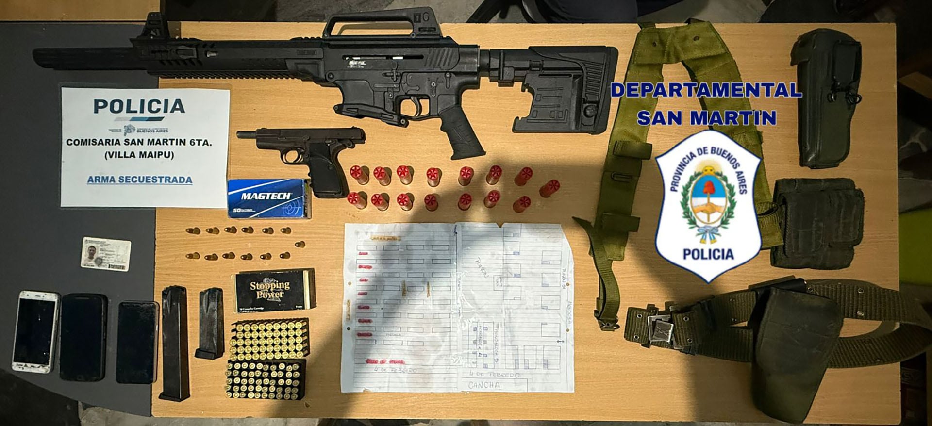 Las armas y las balas incautadas en el operativo del 23 de enero