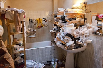 El baño descuidado de una