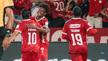 Daniel Valencia celebrando el gol