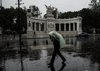 A temperatura no CDMX está entre 22 e 27 graus. (QUARTO ESCURO)