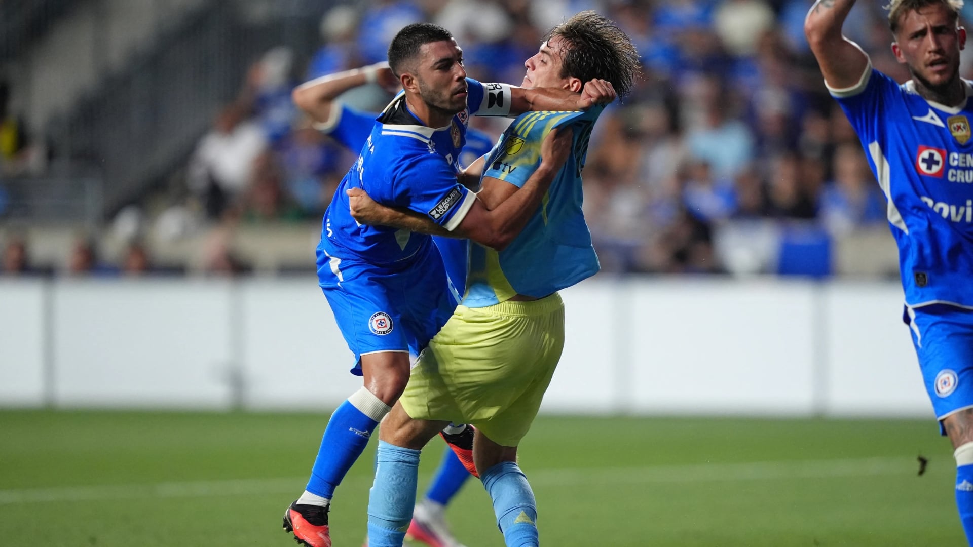Erik Lira no fue convocado con Cruz Azul para el partido contra el Atlas (REUTERS)