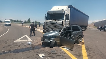 Violento choque frontal entre un