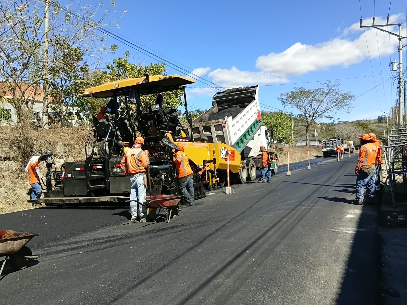 La inversión pública en infraestructura impulsa la contratación en varias provincias. (Foto: @FOVIALITO)