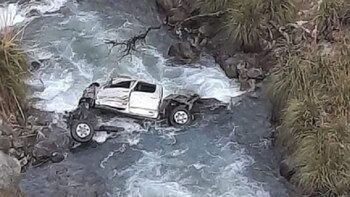 Minivan cayó a un abismo